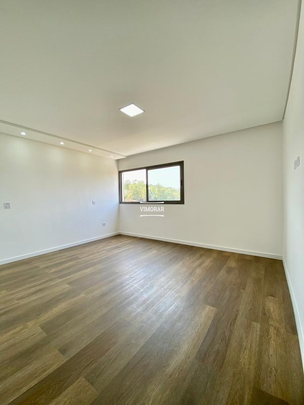 Sobrado 4 su&iacute;tes + 4 vagas de garagem  Arujá - 