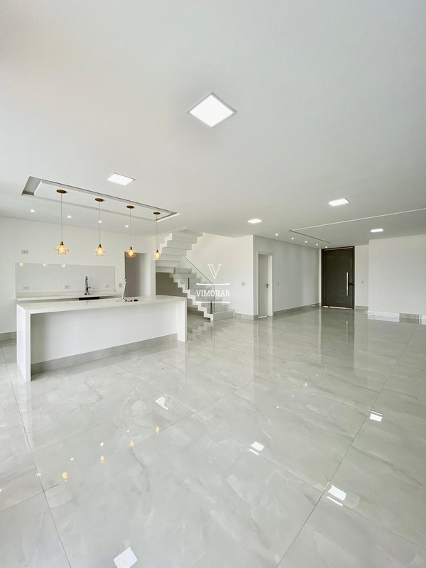 Sobrado 4 su&iacute;tes + 4 vagas de garagem  Arujá - 