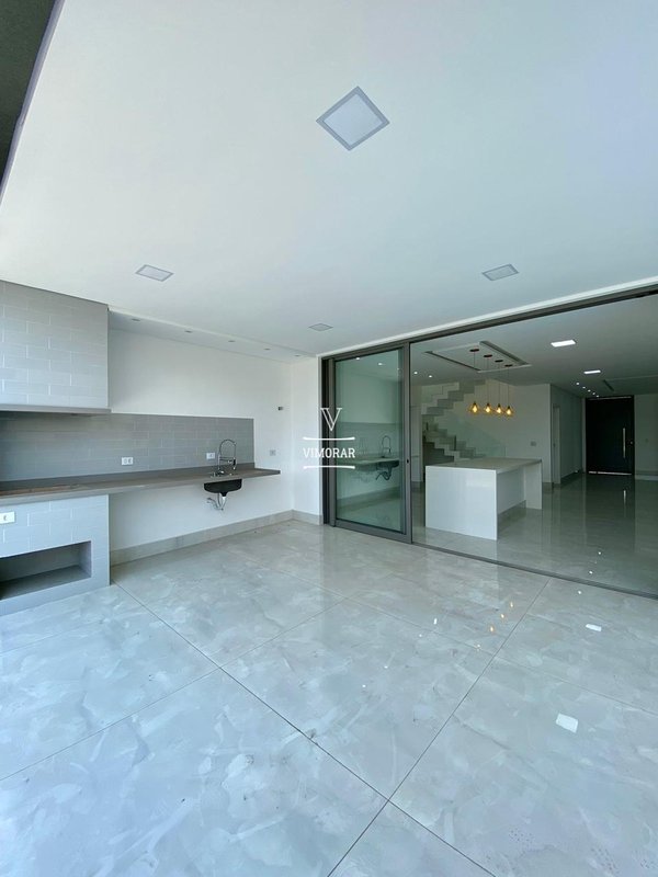 Sobrado 4 su&iacute;tes + 4 vagas de garagem  Arujá - 