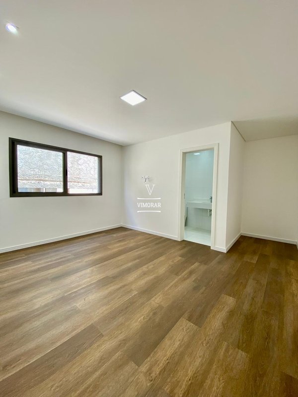 Sobrado 4 su&iacute;tes + 4 vagas de garagem  Arujá - 