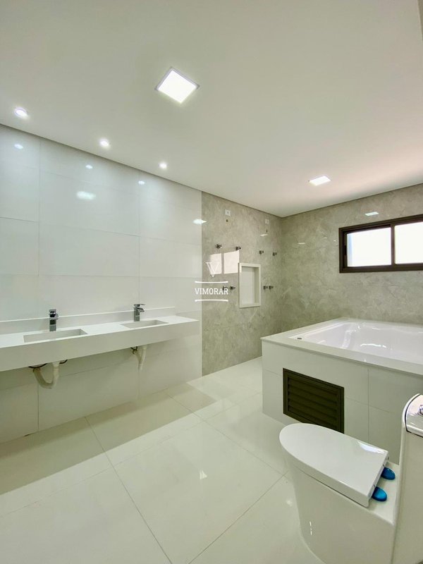 Sobrado 4 su&iacute;tes + 4 vagas de garagem  Arujá - 