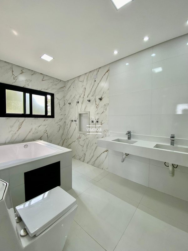 Sobrado 4 su&iacute;tes + &aacute;rea gourmet com piscina  Arujá - 