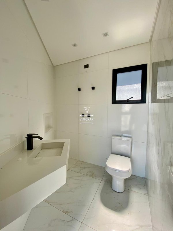 Sobrado 4 su&iacute;tes + 4 vagas de garagem  Arujá - 