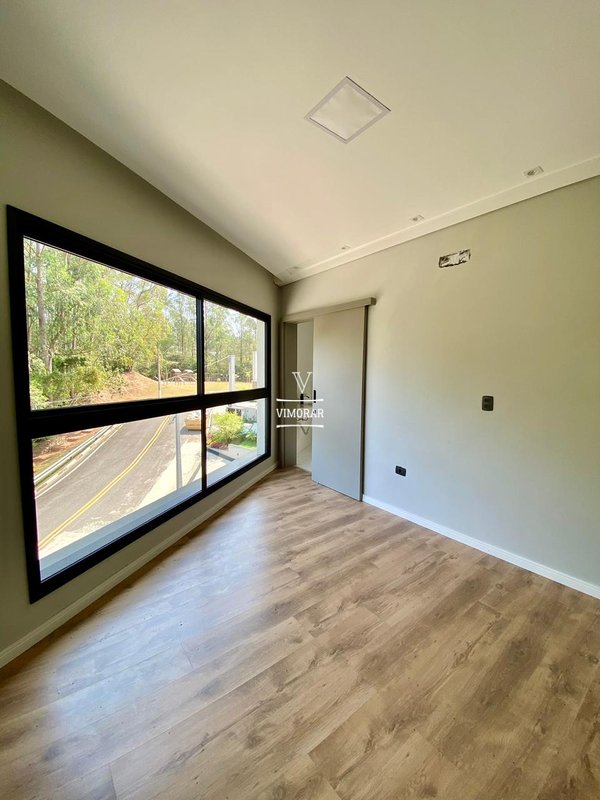 Sobrado 4 su&iacute;tes + 4 vagas de garagem  Arujá - 