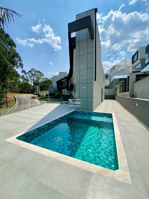 Sobrado 4 su&iacute;tes + 4 vagas de garagem  Arujá - 