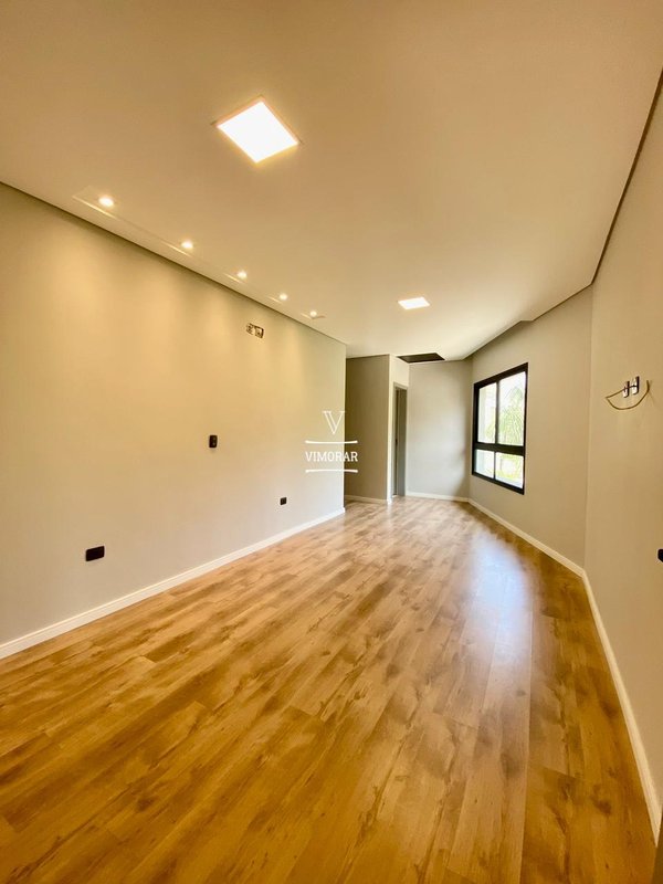 Sobrado 4 su&iacute;tes + 4 vagas de garagem  Arujá - 