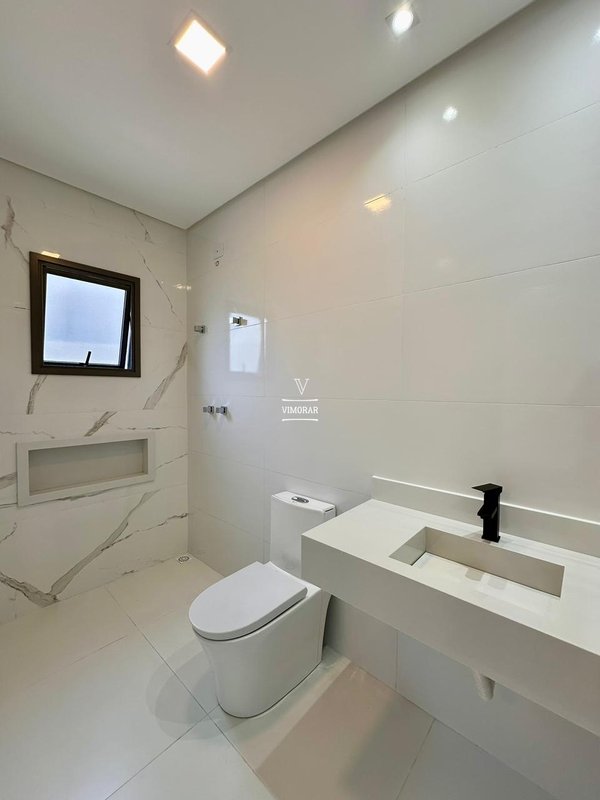 Sobrado 4 su&iacute;tes + 4 vagas de garagem  Arujá - 