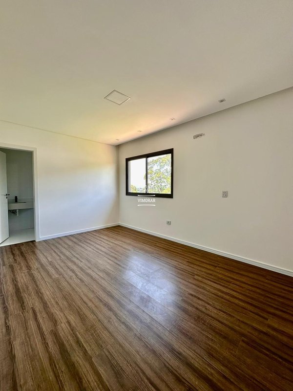 Sobrado 4 su&iacute;tes + 4 vagas de garagem  Arujá - 