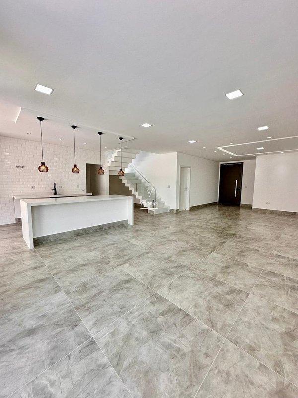 Sobrado 4 su&iacute;tes + 4 vagas de garagem  Arujá - 