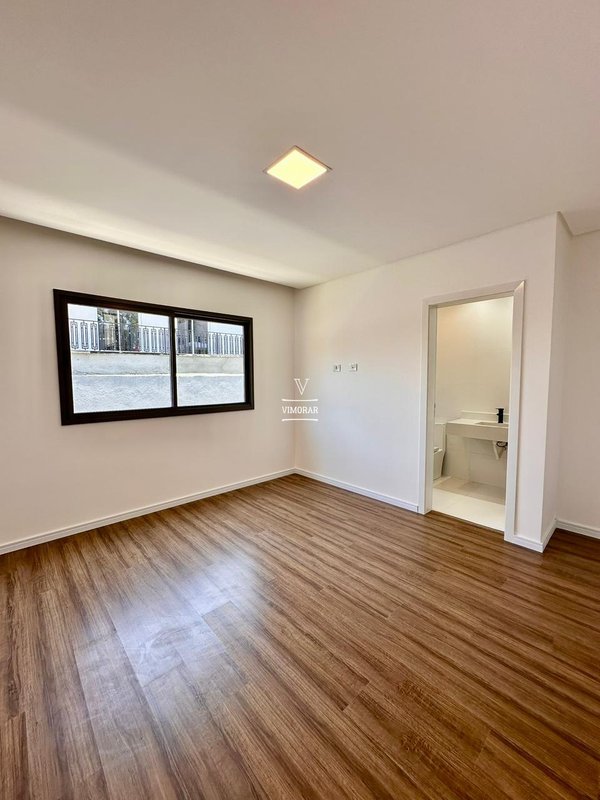 Sobrado 4 su&iacute;tes + 4 vagas de garagem  Arujá - 