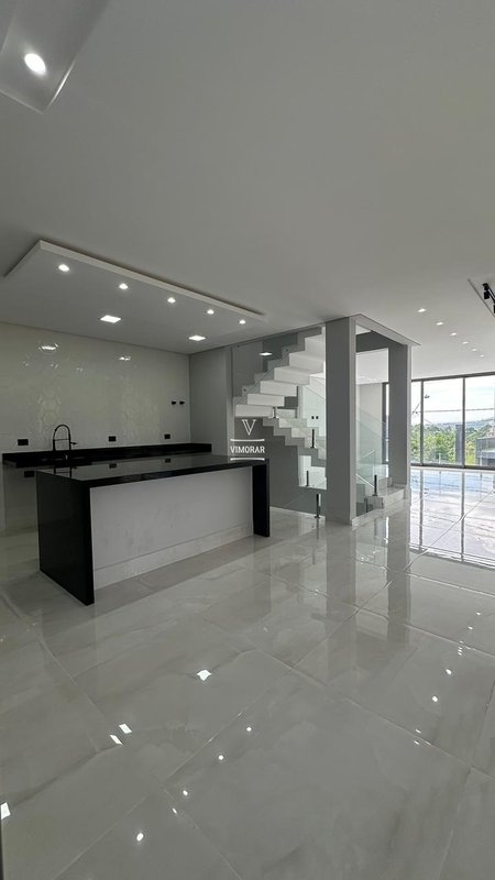 Sobrado 3 su&iacute;tes + 4 vagas de garagem  Arujá - 