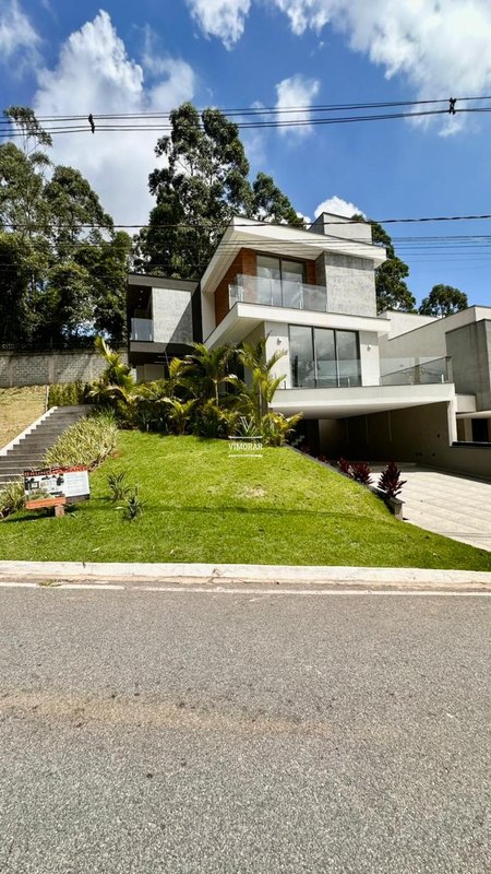 Sobrado 3 su&iacute;tes + 4 vagas de garagem  Arujá - 