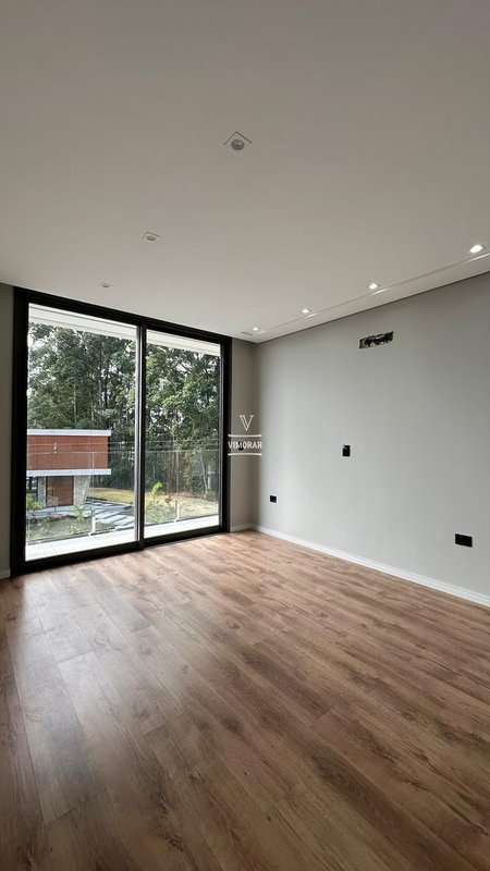 Sobrado 3 su&iacute;tes + 4 vagas de garagem  Arujá - 