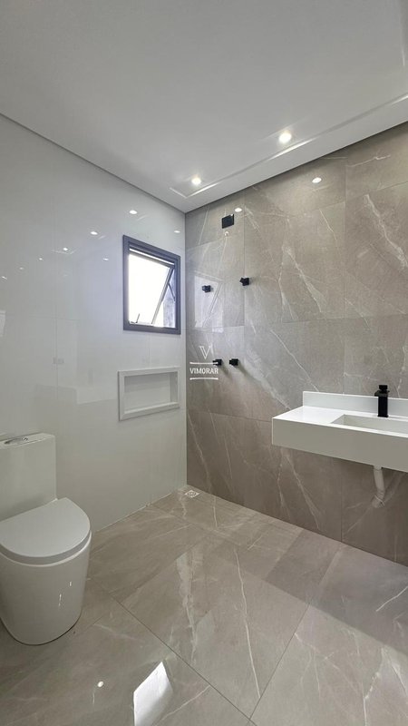 Sobrado 3 su&iacute;tes + 4 vagas de garagem  Arujá - 