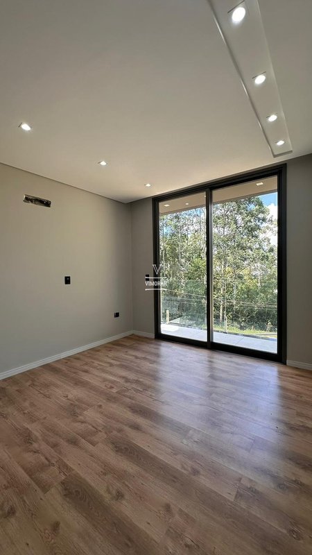 Sobrado 3 su&iacute;tes + 4 vagas de garagem  Arujá - 