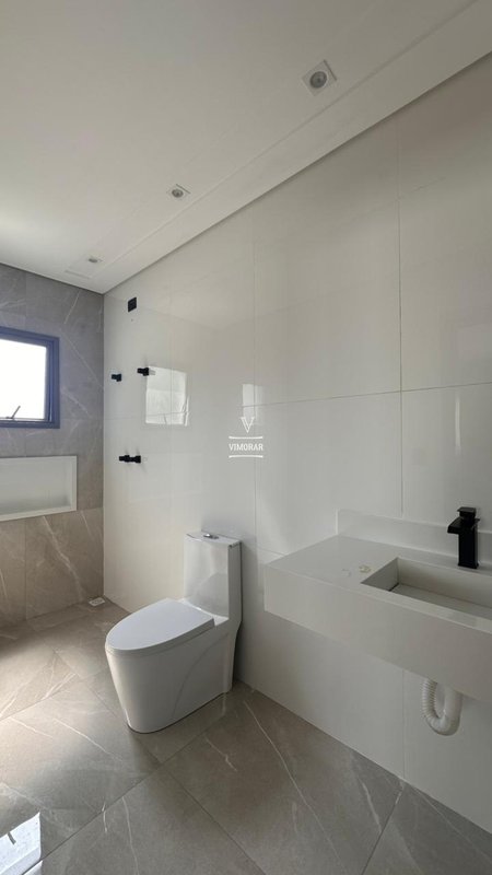 Sobrado 3 su&iacute;tes + 4 vagas de garagem  Arujá - 