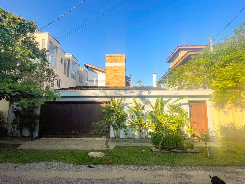 Casa completa e aconchegante Piscina, Wi-Fi e Muito Conforto - LOCA&Ccedil;&Atilde;O DI&Aacute;RIA  São Sebastião - 