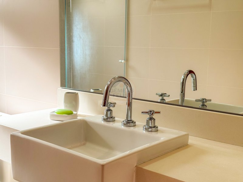 Exclusividade Frente ao Mar: Casa com 5 suites, piscina e Servi&ccedil;o de Praia - LOCA&Ccedil;&Atilde;O  São Sebastião - 