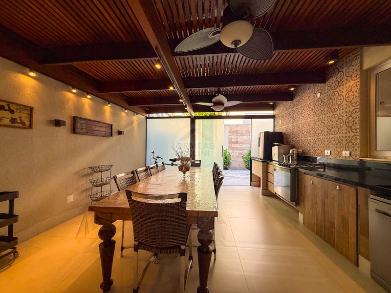 Exclusividade Frente ao Mar: Casa com 5 suites, piscina e Servi&ccedil;o de Praia - LOCA&Ccedil;&Atilde;O  São Sebastião - 