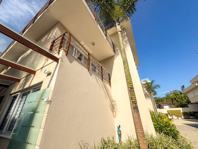 Exclusividade Frente ao Mar: Casa com 5 suites, piscina e Servi&ccedil;o de Praia - LOCA&Ccedil;&Atilde;O  São Sebastião - 