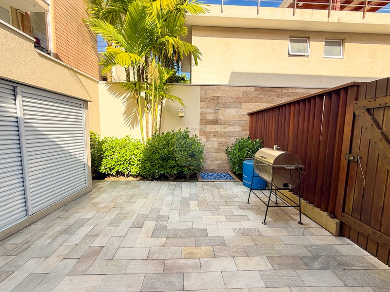 Exclusividade Frente ao Mar: Casa com 5 suites, piscina e Servi&ccedil;o de Praia - LOCA&Ccedil;&Atilde;O  São Sebastião - 