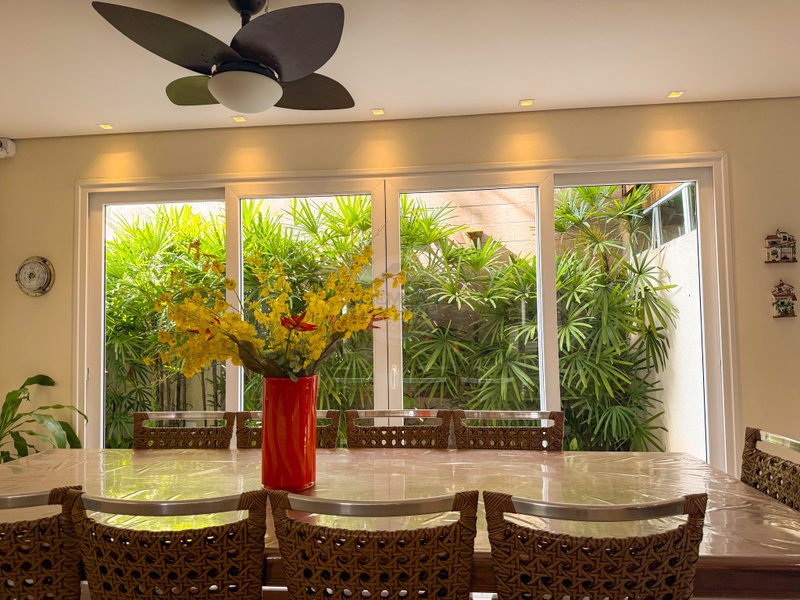 Exclusividade Frente ao Mar: Casa com 5 suites, piscina e Servi&ccedil;o de Praia - LOCA&Ccedil;&Atilde;O  São Sebastião - 