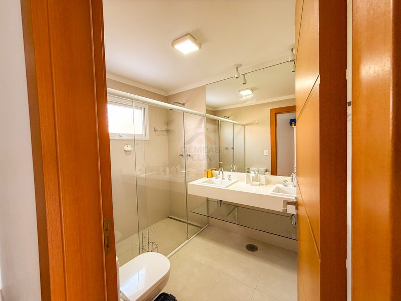 Exclusividade Frente ao Mar: Casa com 5 suites, piscina e Servi&ccedil;o de Praia - LOCA&Ccedil;&Atilde;O  São Sebastião - 