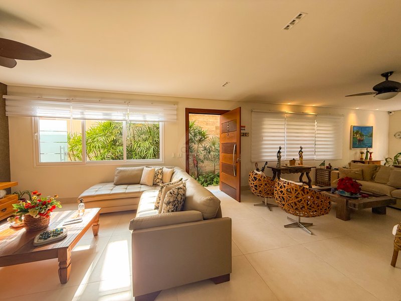 Exclusividade Frente ao Mar: Casa com 5 suites, piscina e Servi&ccedil;o de Praia - LOCA&Ccedil;&Atilde;O  São Sebastião - 