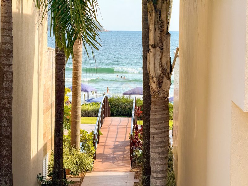 Exclusividade Frente ao Mar: Casa com 5 suites, piscina e Servi&ccedil;o de Praia - LOCA&Ccedil;&Atilde;O  São Sebastião - 