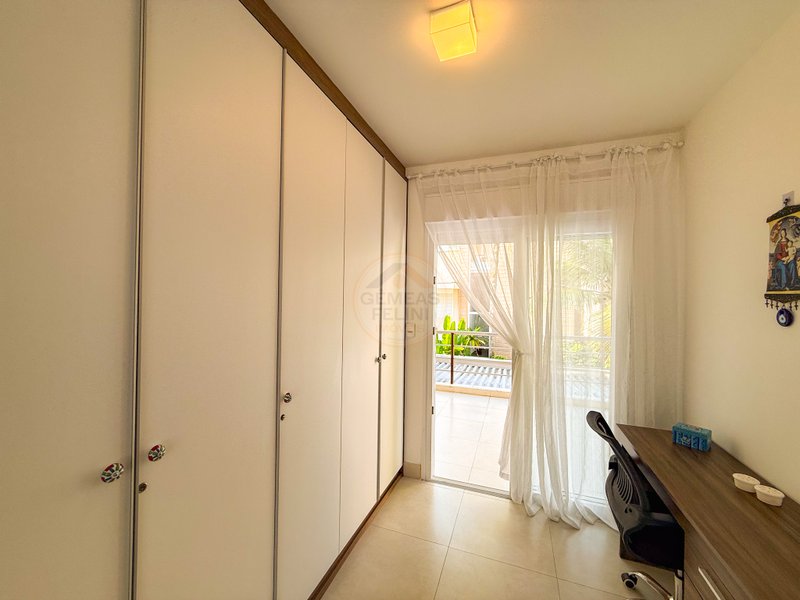 Exclusividade Frente ao Mar: Casa com 5 suites, piscina e Servi&ccedil;o de Praia - LOCA&Ccedil;&Atilde;O  São Sebastião - 