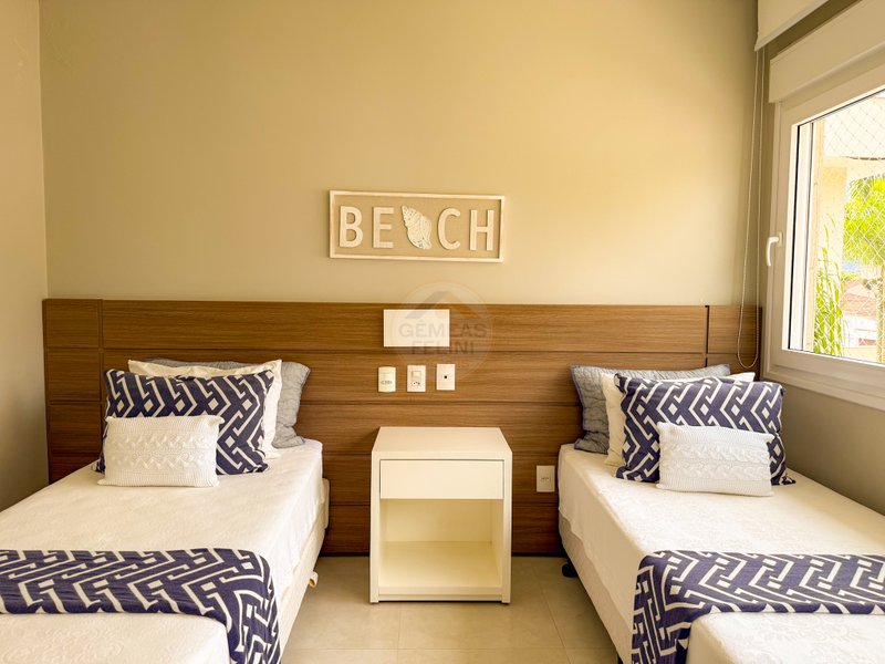 Casa P&eacute; na Areia com 5 Su&iacute;tes, Vista para o Mar e M&oacute;veis Importados - VENDA  São Sebastião - 