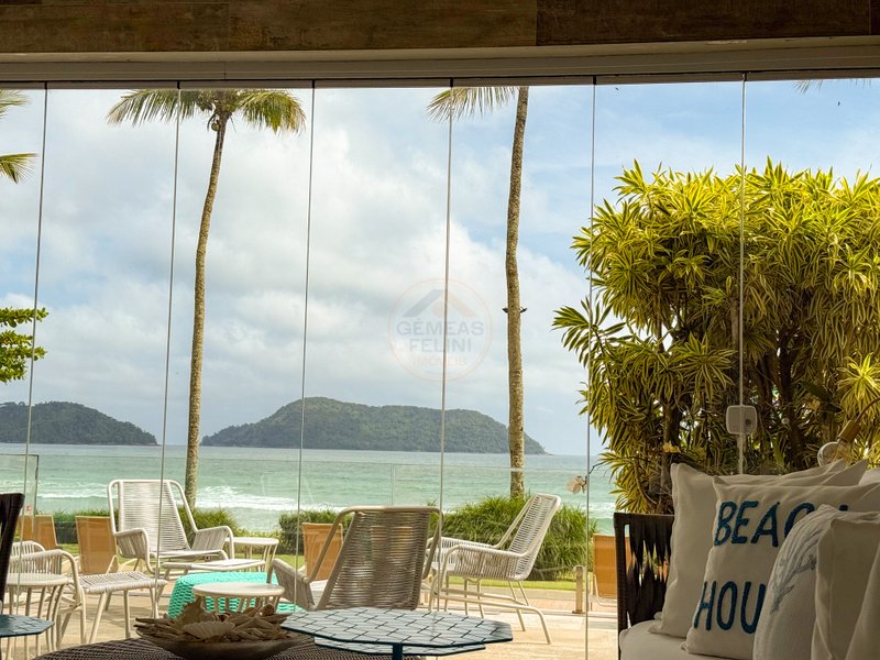 Casa P&eacute; na Areia com 5 Su&iacute;tes, Vista para o Mar e M&oacute;veis Importados - VENDA  São Sebastião - 