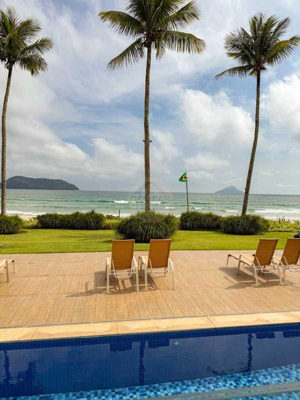 Casa P&eacute; na Areia com 5 Su&iacute;tes, Vista para o Mar e M&oacute;veis Importados - VENDA  São Sebastião - 