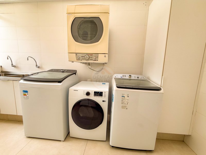 Casa P&eacute; na Areia com 5 Su&iacute;tes, Vista para o Mar e M&oacute;veis Importados - VENDA  São Sebastião - 