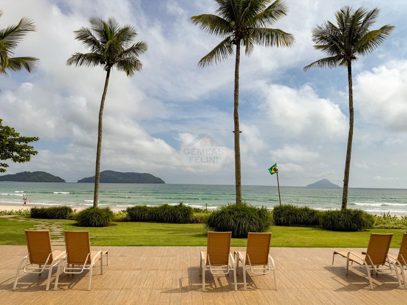 Casa P&eacute; na Areia com 5 Su&iacute;tes, Vista para o Mar e M&oacute;veis Importados - VENDA  São Sebastião - 