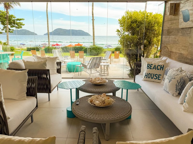 Casa P&eacute; na Areia com 5 Su&iacute;tes, Vista para o Mar e M&oacute;veis Importados - VENDA  São Sebastião - 