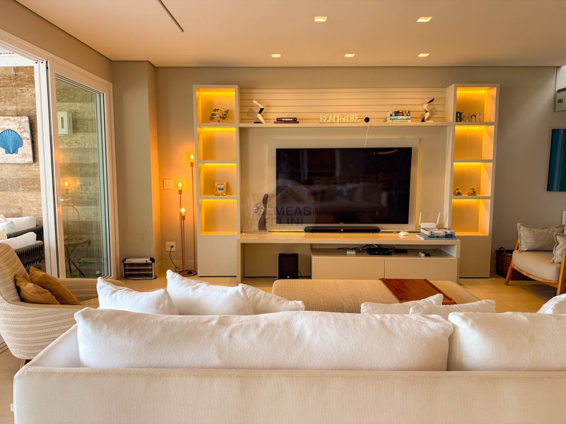 Casa P&eacute; na Areia com 5 Su&iacute;tes, Vista para o Mar e M&oacute;veis Importados - VENDA  São Sebastião - 