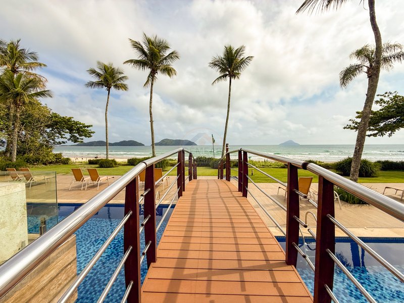 Casa P&eacute; na Areia com 5 Su&iacute;tes, Vista para o Mar e M&oacute;veis Importados - VENDA  São Sebastião - 