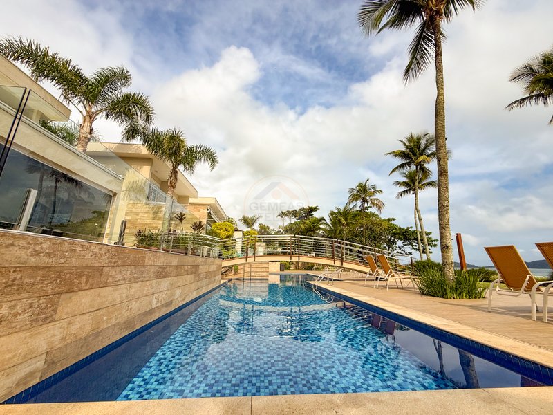 Casa P&eacute; na Areia com 5 Su&iacute;tes, Vista para o Mar e M&oacute;veis Importados - VENDA  São Sebastião - 