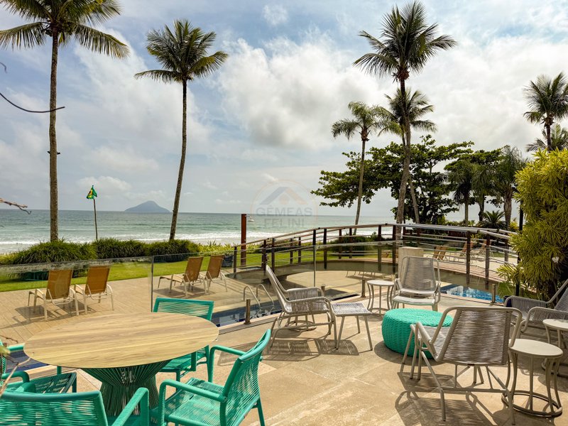 Casa P&eacute; na Areia com 5 Su&iacute;tes, Vista para o Mar e M&oacute;veis Importados - VENDA  São Sebastião - 