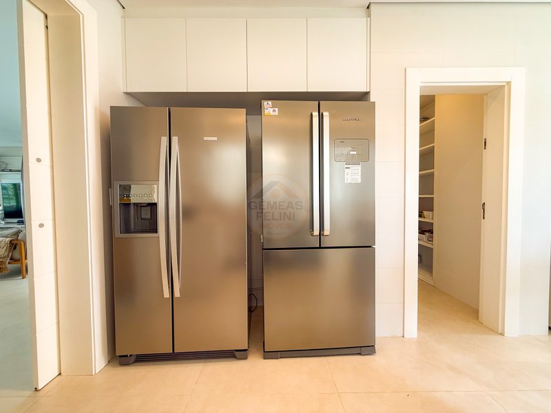 Casa P&eacute; na Areia com 5 Su&iacute;tes, Vista para o Mar e M&oacute;veis Importados - VENDA  São Sebastião - 