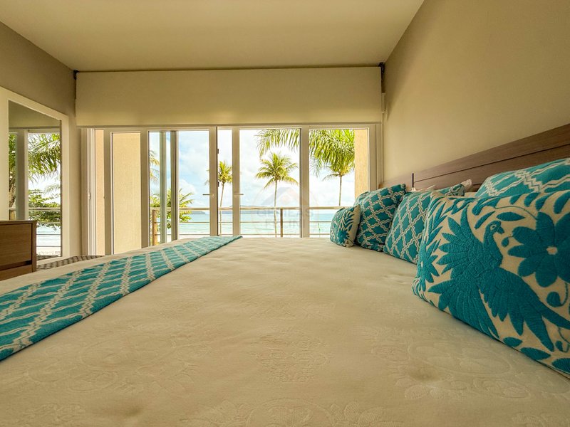 Casa P&eacute; na Areia com 5 Su&iacute;tes, Vista para o Mar e M&oacute;veis Importados - VENDA  São Sebastião - 