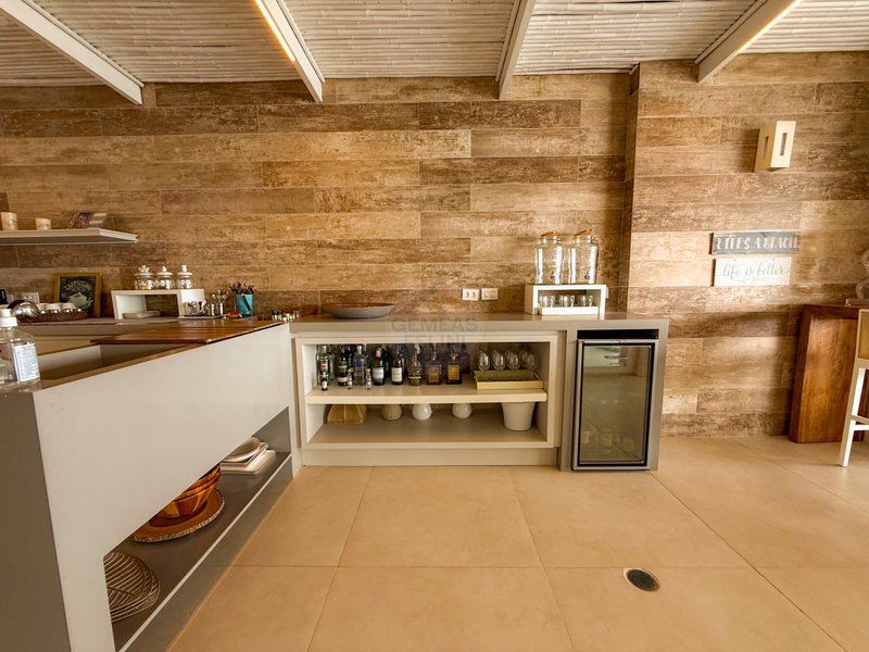 Casa P&eacute; na Areia com 5 Su&iacute;tes, Vista para o Mar e M&oacute;veis Importados - VENDA  São Sebastião - 