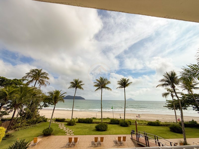 Casa P&eacute; na Areia com 5 Su&iacute;tes, Vista para o Mar e M&oacute;veis Importados - VENDA  São Sebastião - 