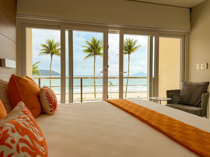 Casa P&eacute; na Areia com 5 Su&iacute;tes, Vista para o Mar e M&oacute;veis Importados - VENDA  São Sebastião - 