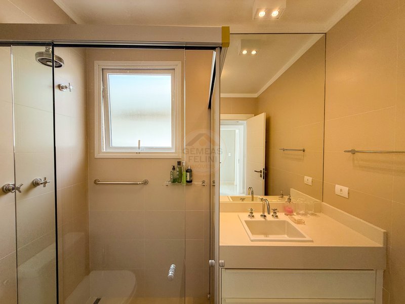 Casa P&eacute; na Areia com 5 Su&iacute;tes, Vista para o Mar e M&oacute;veis Importados - VENDA  São Sebastião - 