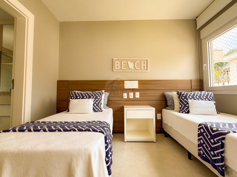 Casa P&eacute; na Areia com 5 Su&iacute;tes, Vista para o Mar e M&oacute;veis Importados - VENDA  São Sebastião - 