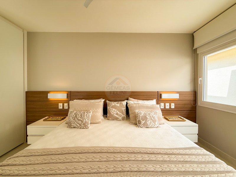 Casa P&eacute; na Areia com 5 Su&iacute;tes, Vista para o Mar e M&oacute;veis Importados - VENDA  São Sebastião - 