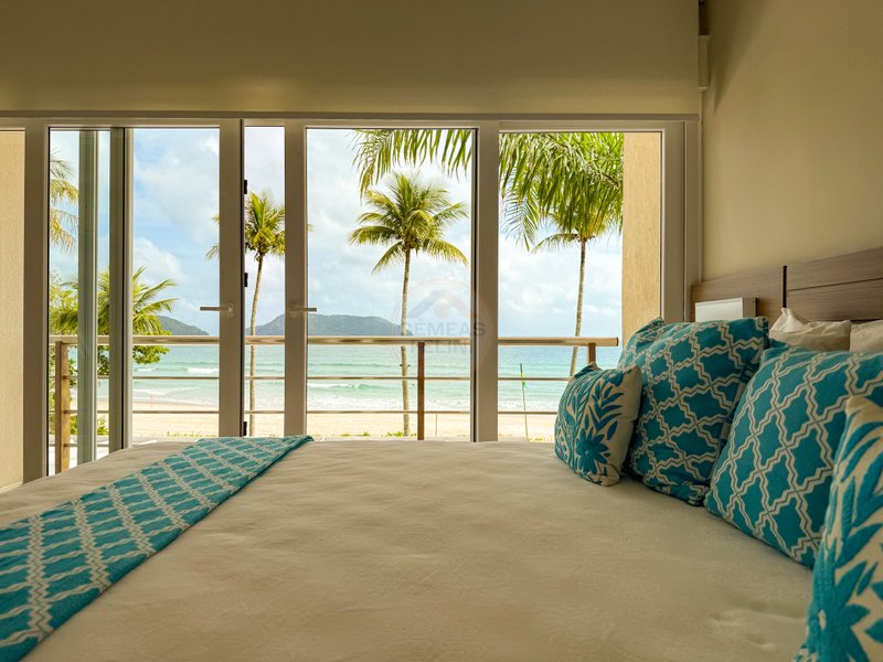 Casa P&eacute; na Areia com 5 Su&iacute;tes, Vista para o Mar e M&oacute;veis Importados - VENDA  São Sebastião - 