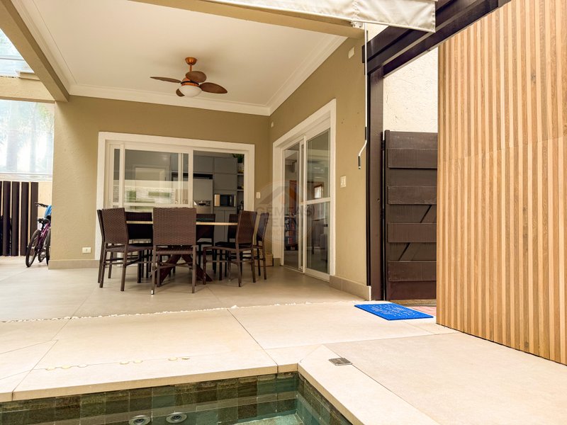 Frente ao Mar: Casa alto padr&atilde;o com Piscina, Sauna e &Aacute;rea Gourmet - VENDA  São Sebastião - 